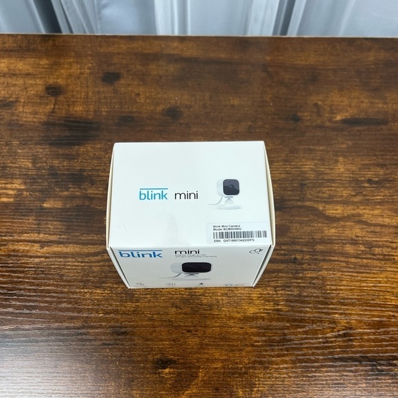 New Blink Mini Indoor Plug-In Smart Security Camera Day & Night Two-Way White - Picture 6 of 7